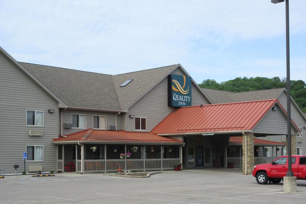 brown county hotels Quality Inn